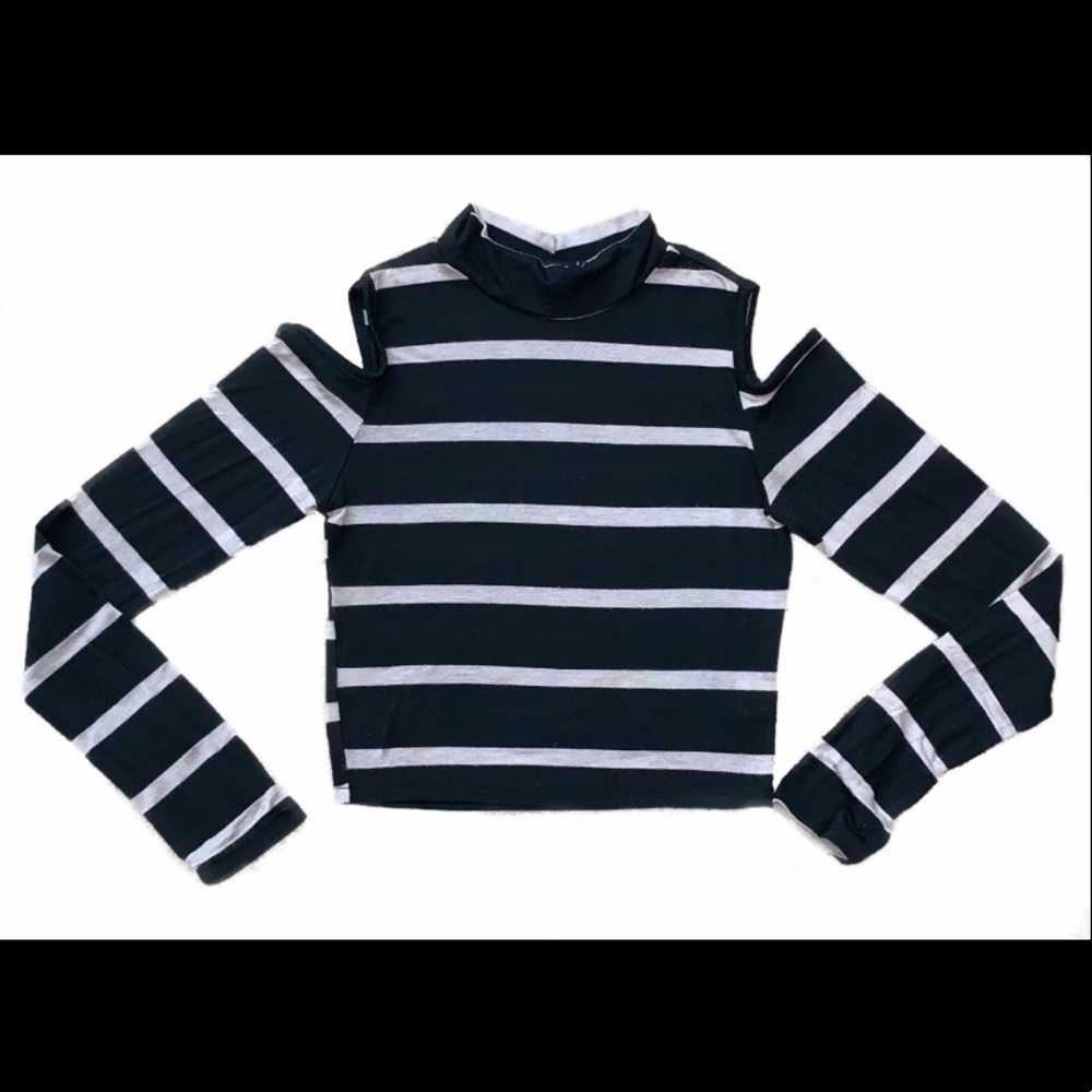Striped crop top with long sleeves